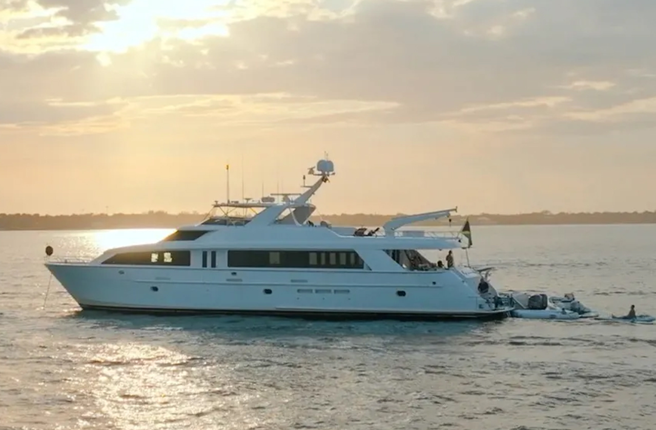 100'-Hatteras-yacht